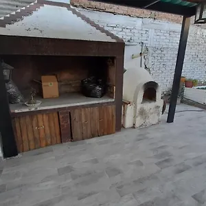 Amplia Casa Completa Con Cochera Y Jardín En Mendoza Guaymallén
